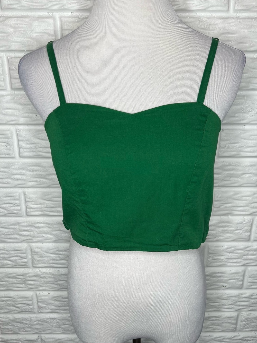 THE GOOD ALMA Kelly Green Crop Tank Top Size M